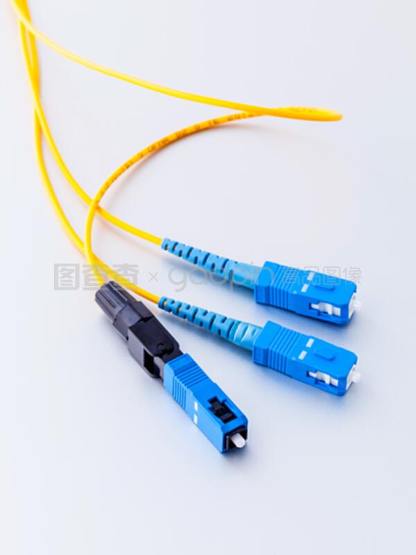 光纤连接器 编织快速互联网的数字桥梁